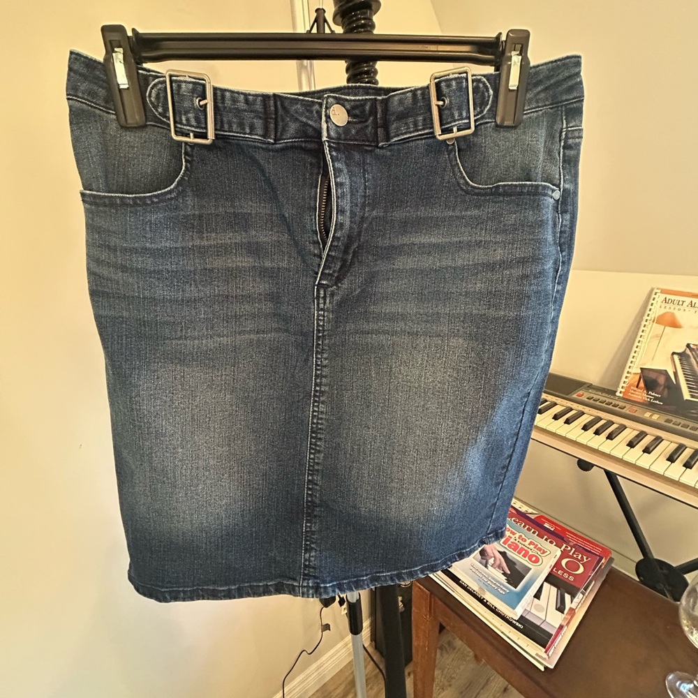 Denim Pencil Skirt in Dark Blue